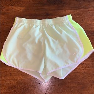 Girls Nike YM shorts yellow